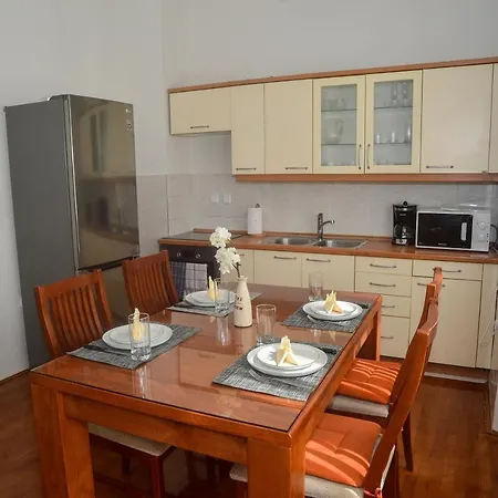 Claudia, Near Old Town, Free Parking Place Apartmán *